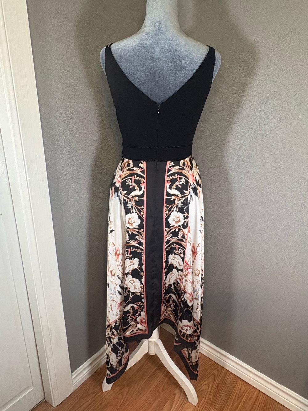 White House Black Market Dress Scarf Print Handkerchief Hem Size 0 - Picture 3 of 14